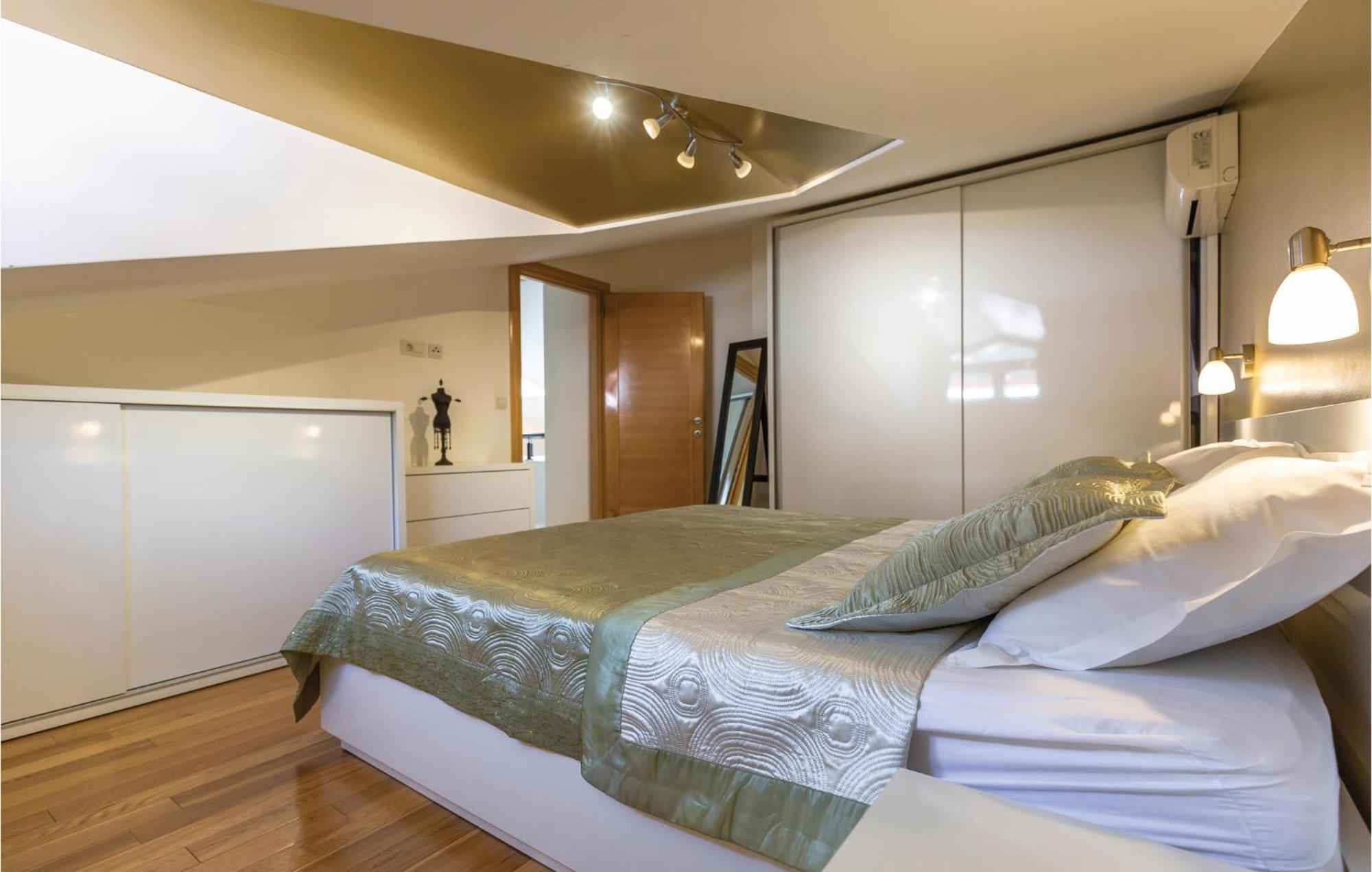 Lovely Apartment In Makarska With Kitchenette Экстерьер фото
