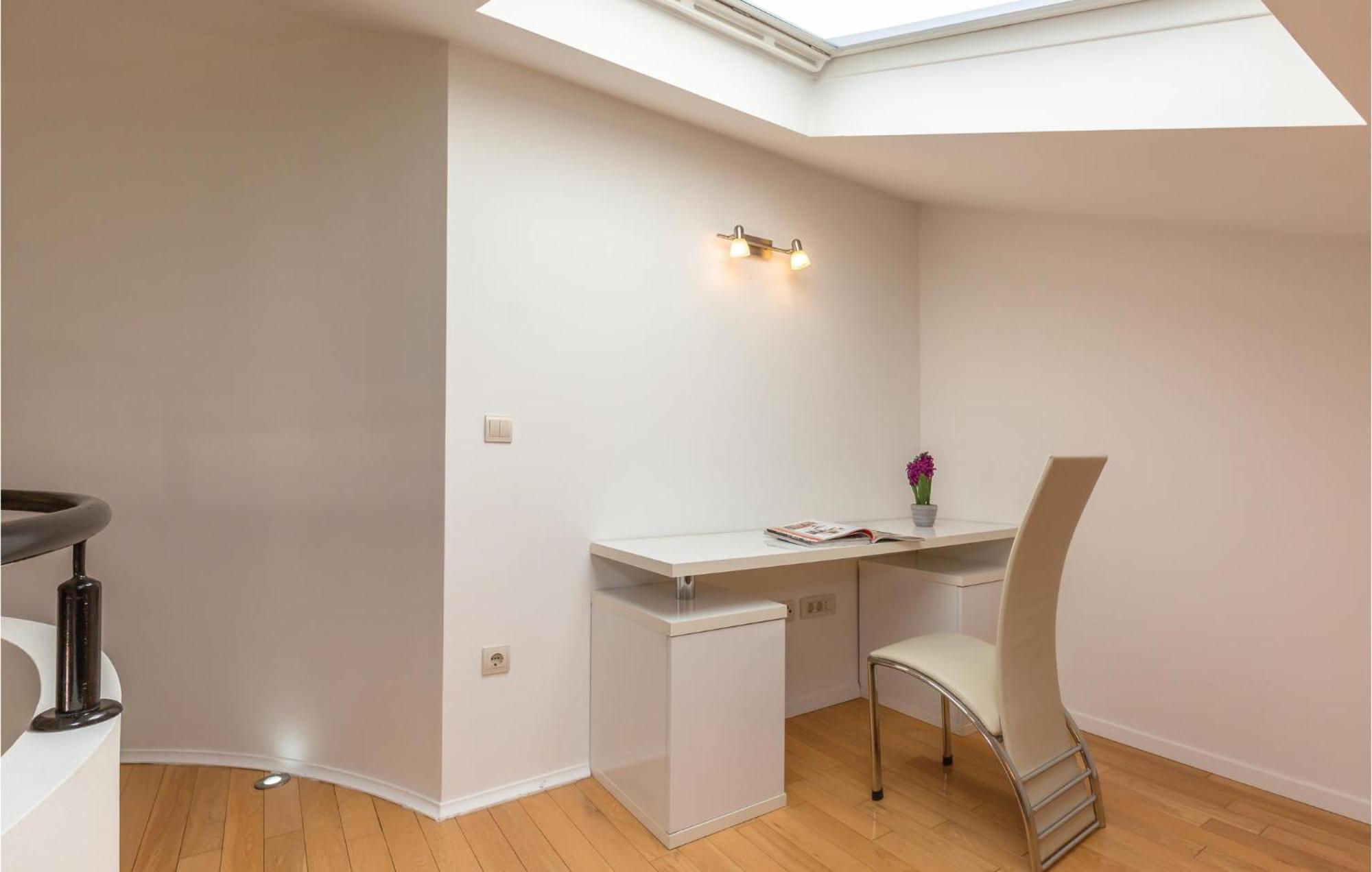 Lovely Apartment In Makarska With Kitchenette Экстерьер фото