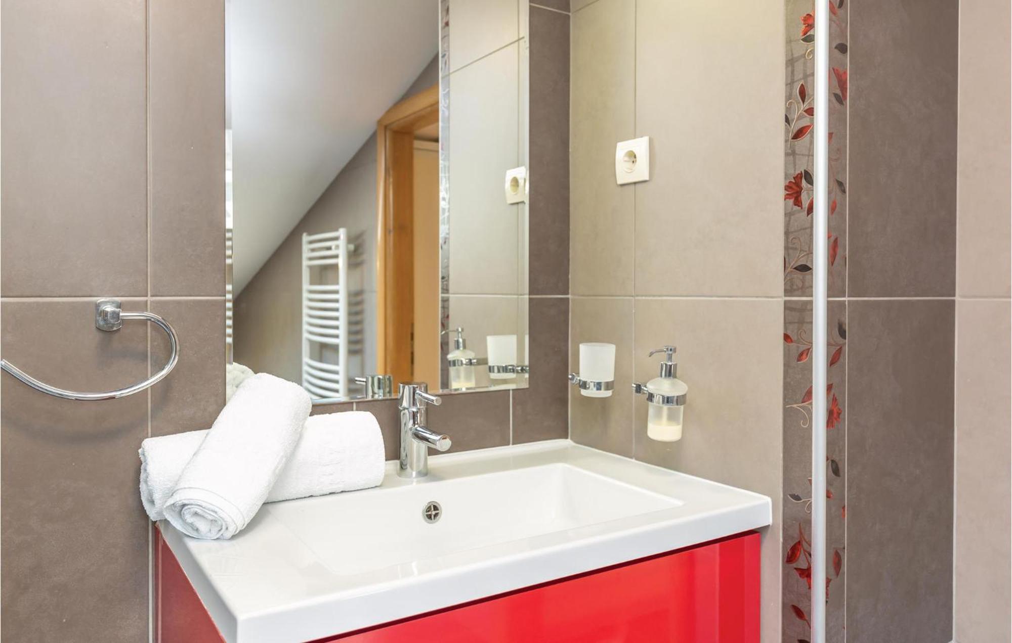 Lovely Apartment In Makarska With Kitchenette Экстерьер фото