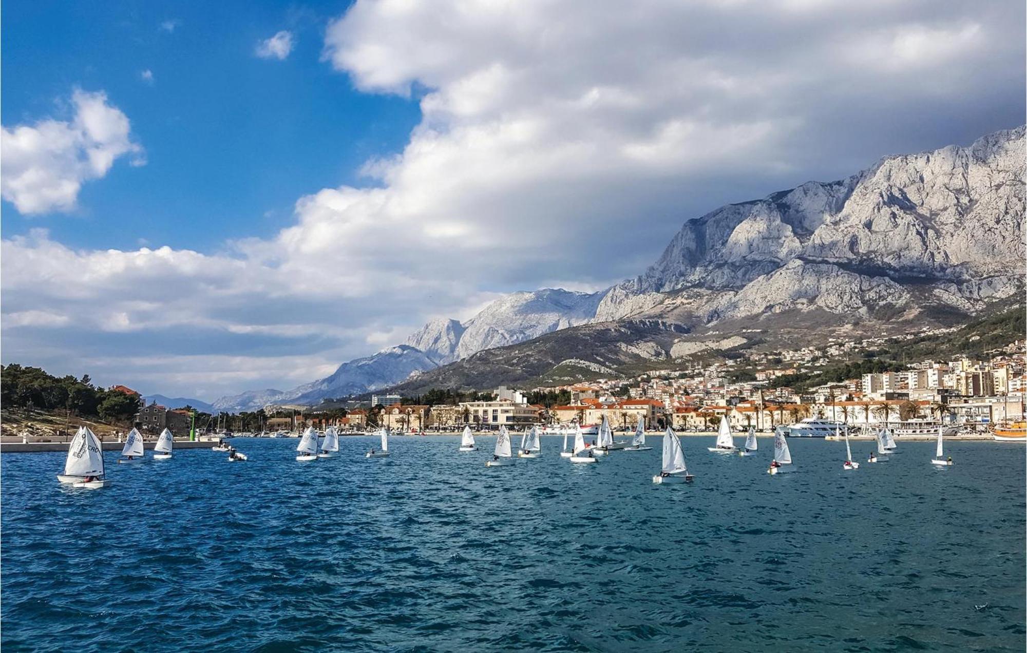 Lovely Apartment In Makarska With Kitchenette Экстерьер фото