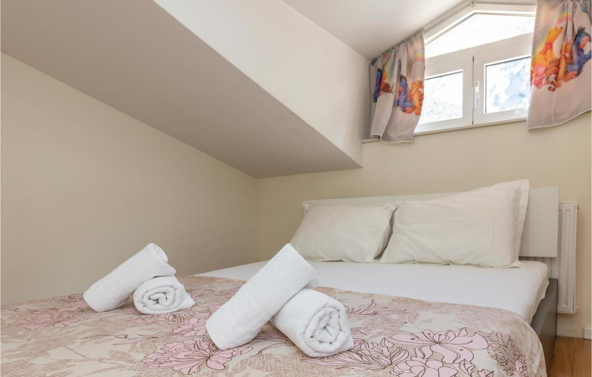 Lovely Apartment In Makarska With Kitchenette Экстерьер фото