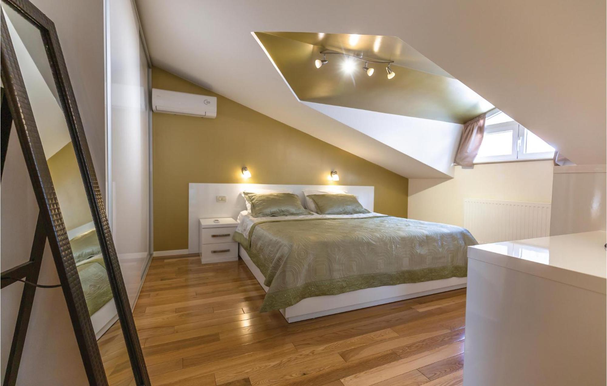 Lovely Apartment In Makarska With Kitchenette Экстерьер фото