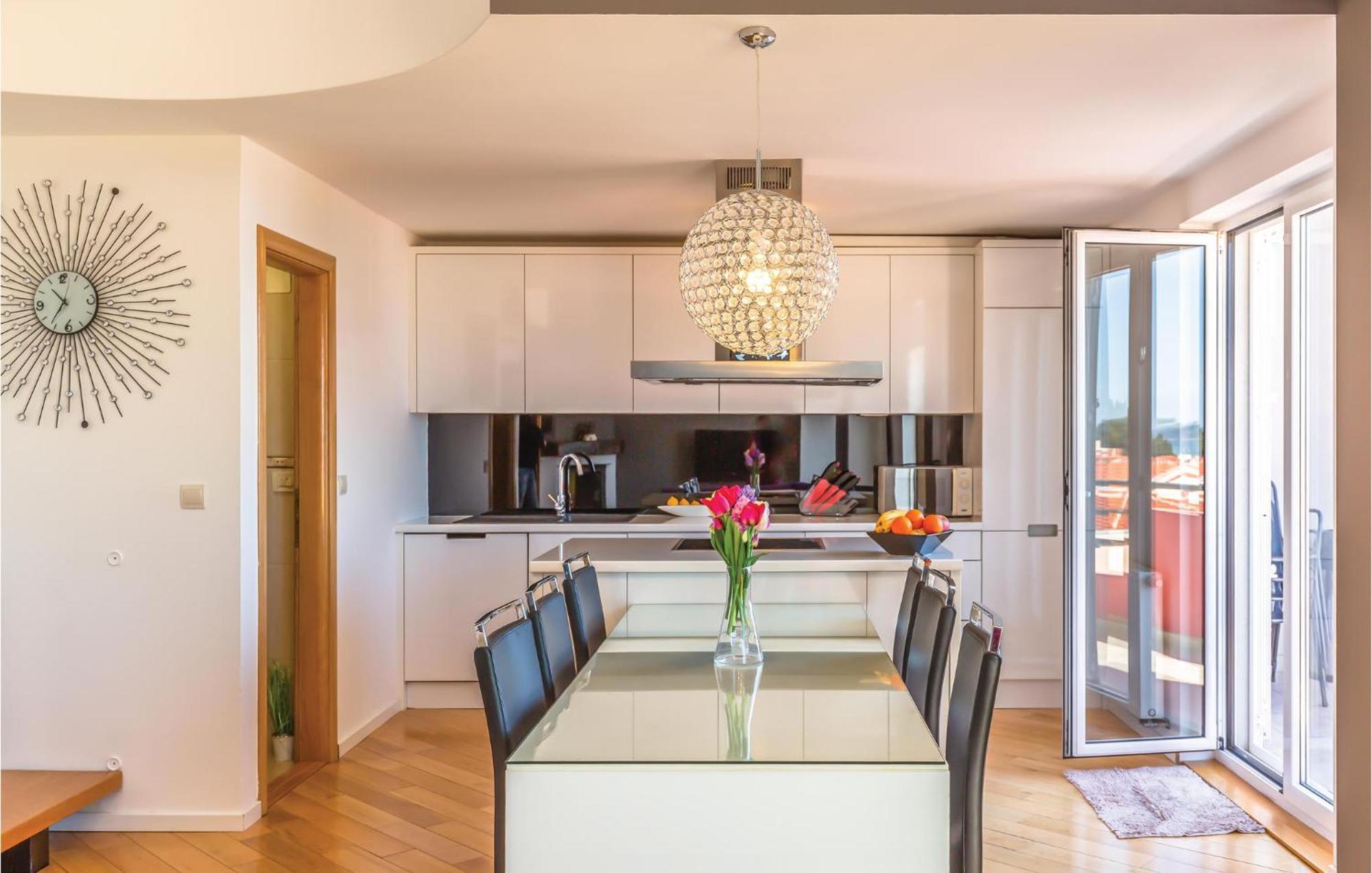 Lovely Apartment In Makarska With Kitchenette Экстерьер фото