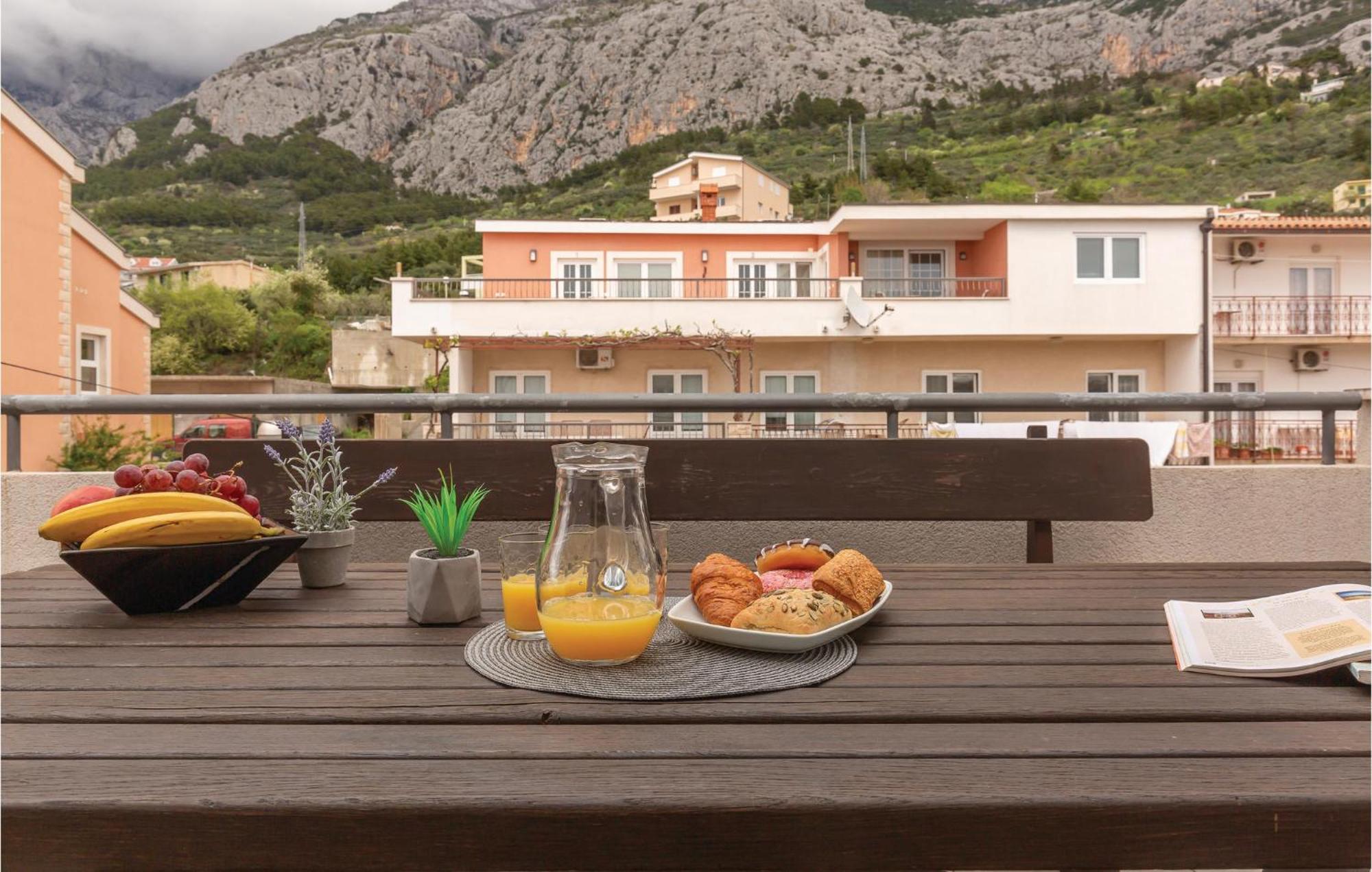 Lovely Apartment In Makarska With Kitchenette Экстерьер фото